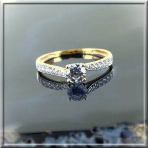 Bague or 750 oxydes