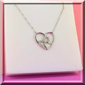Magnifique collier argent rhodié coeurs symbole de l'amour