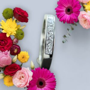 Magnifique Alliance platine serti rail 11 diamants taille princesse 0.50ct.