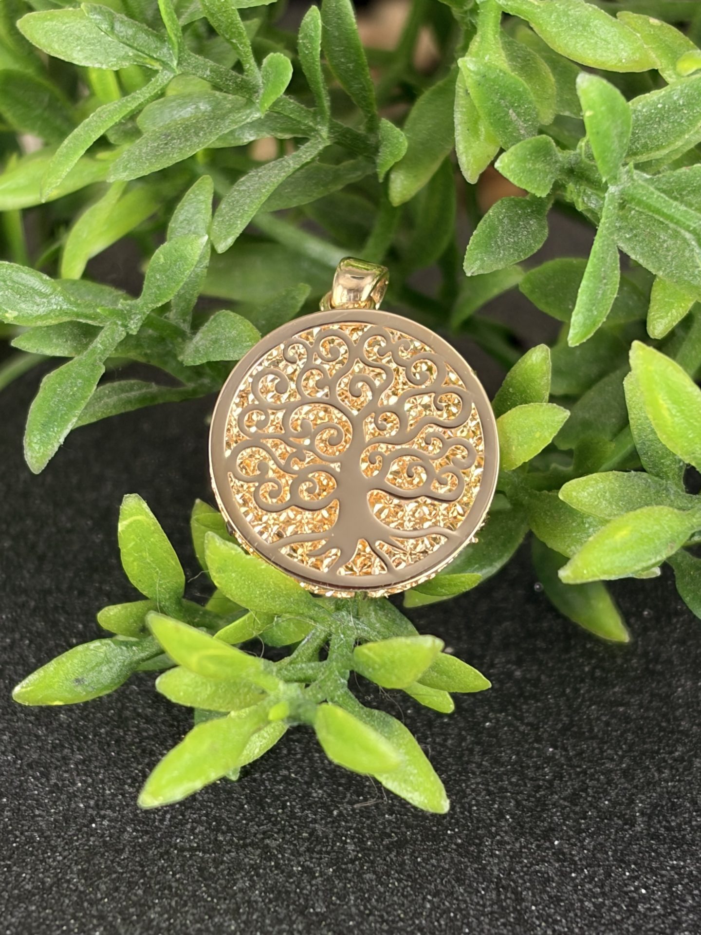 Pendentif arbre de vie recto ajouré et verso gaufré, Or 750/1000 – Image 3